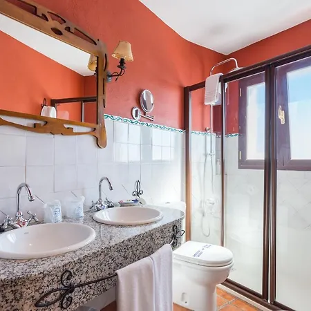 Guest house El Escudo De *